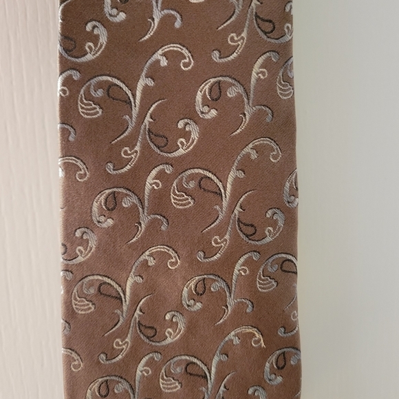 Murano Hand Tailored Silk Tie and Pocket Square Tan Gray - Picture 3 of 7